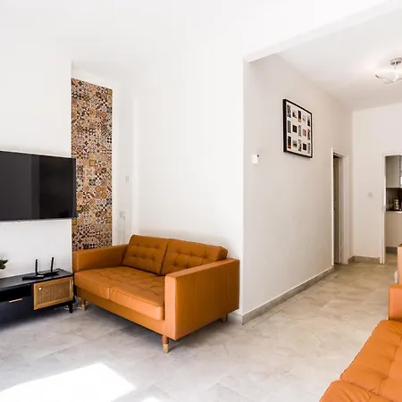 4 Bedroom House With Garden, Parking & 3 Mins Walking Distance From Train Station London Exterior photo