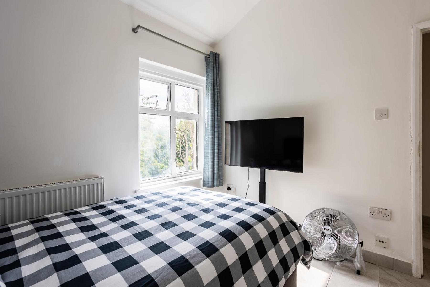 Дом отдыха 4 Bedroom House With Garden, Parking & 3 Mins Walking Distance From Train Station *